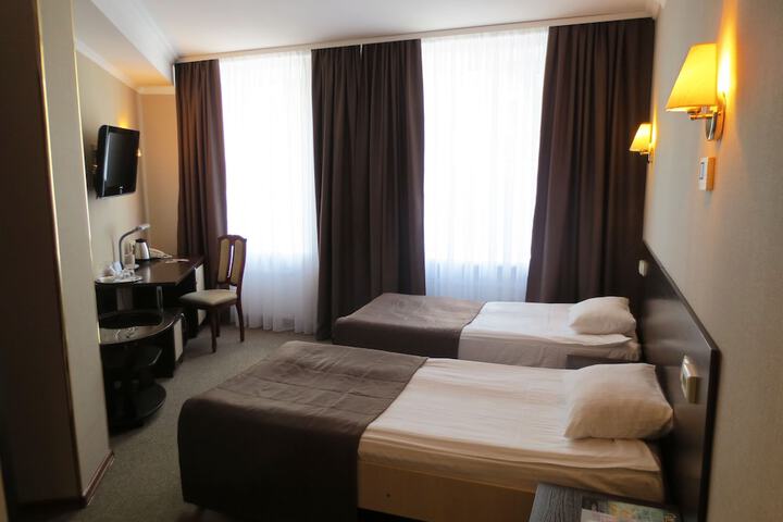 Room 12 of 90