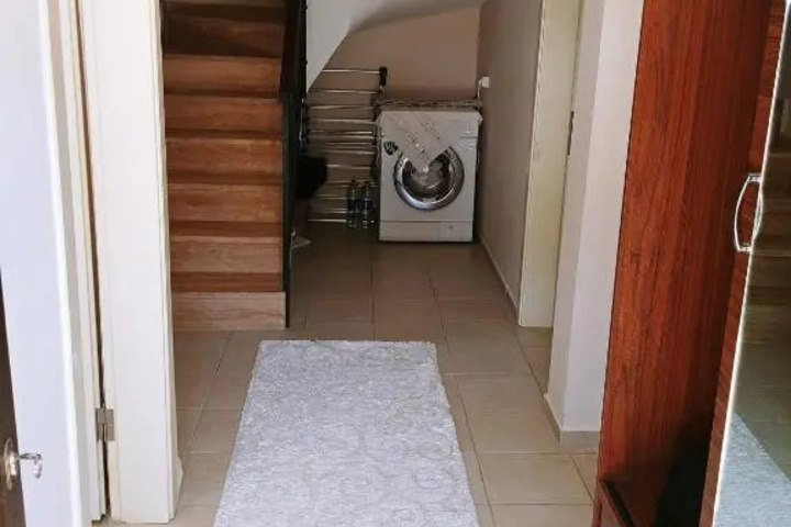 Room 10 of 12