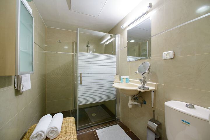 Room 40 of 63
