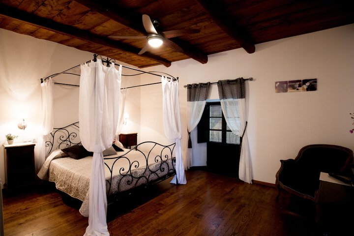 Room 12 of 37