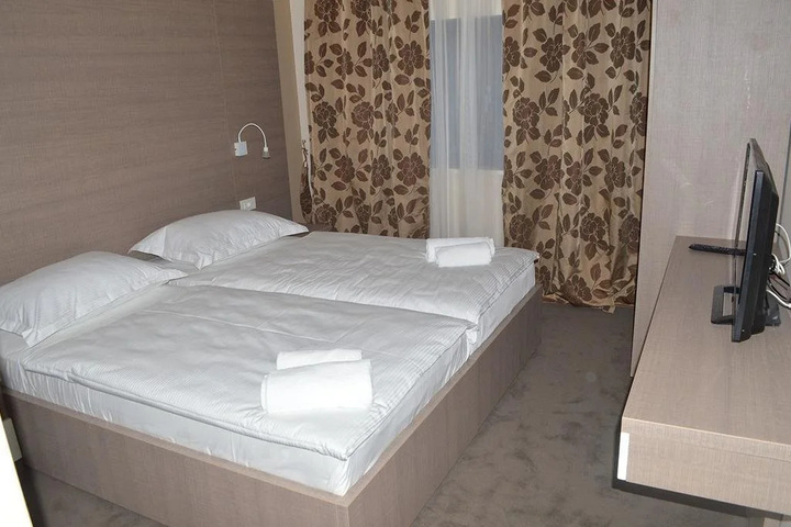 Room 4 of 13