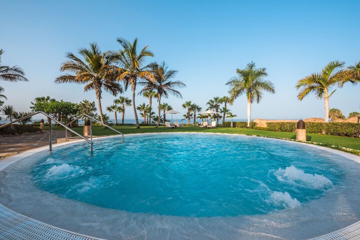 Pool Hotel