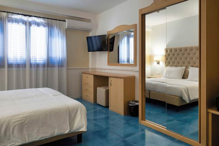 Room 12 of 42