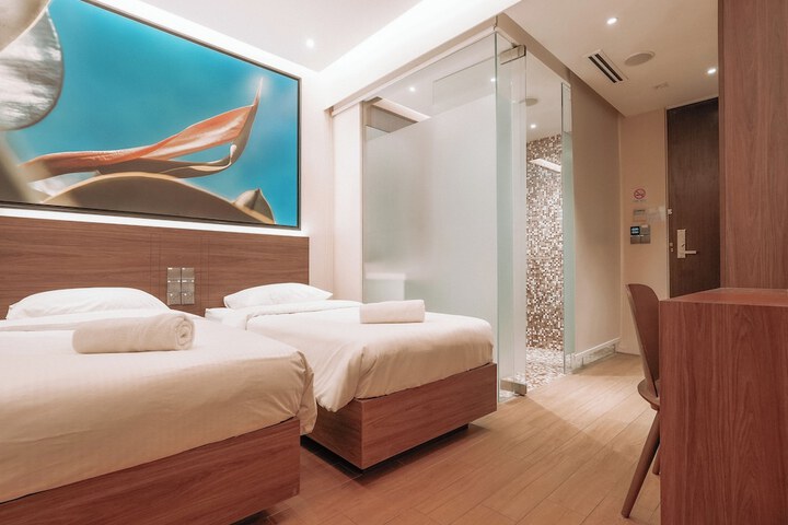 Room 11 of 25