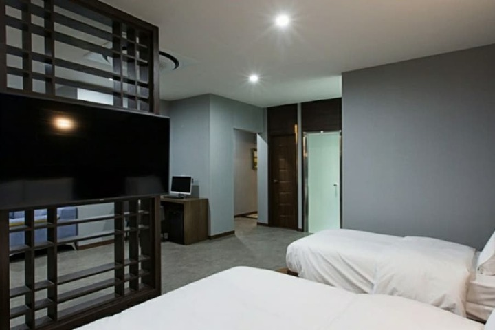 Room 15 of 54