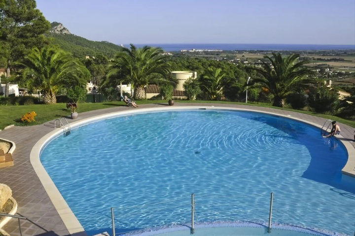 Pool 10 of 13