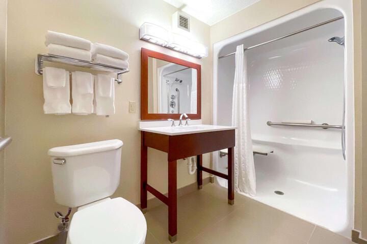 2 Queen Beds and Sofa (7 of 11)