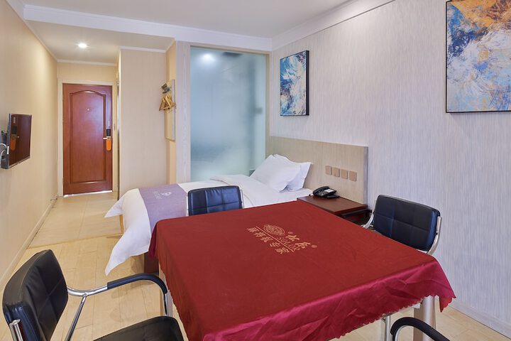 Room 32 of 60
