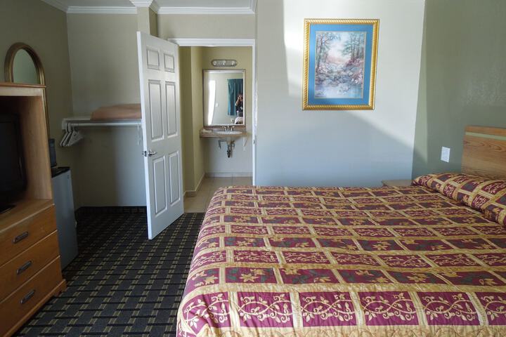 Standard | King Bed (5 of 9)