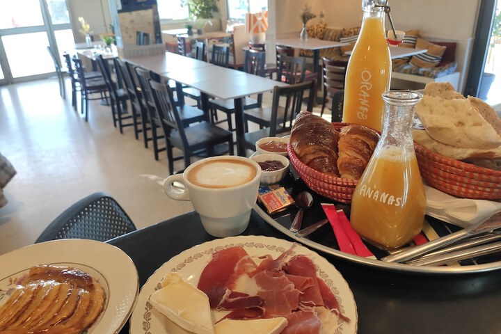 Breakfast/Coffee Service 16 of 28