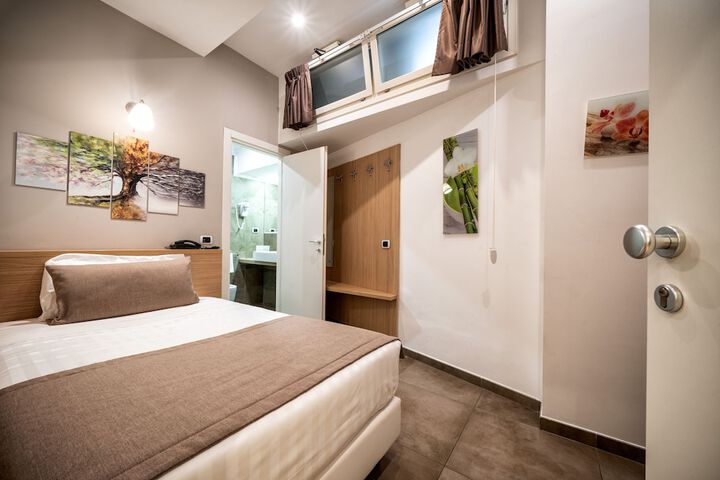 Room 5 of 30