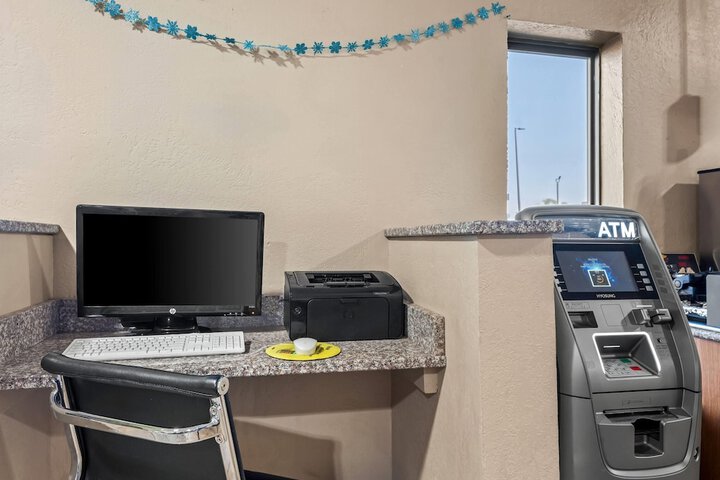 Business Center 25 of 32