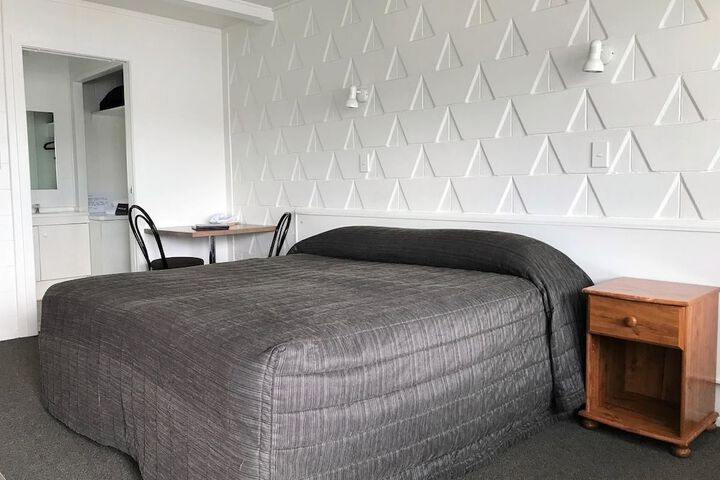 Room 8 of 50