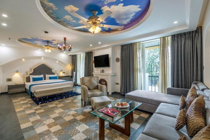 Room 15 of 28