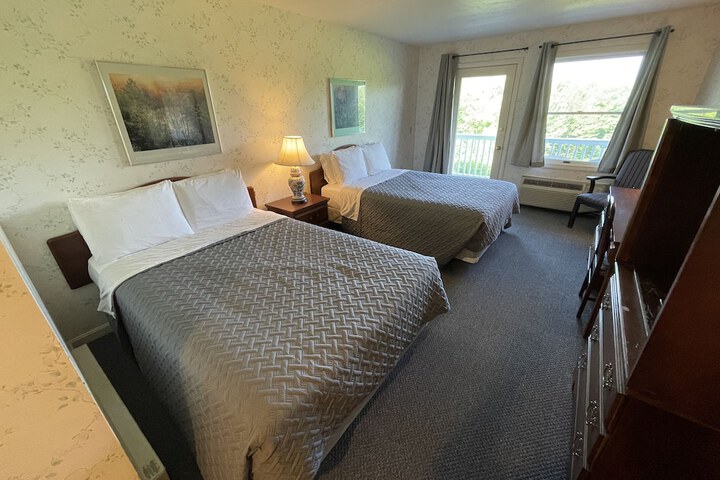 Room 4 of 24