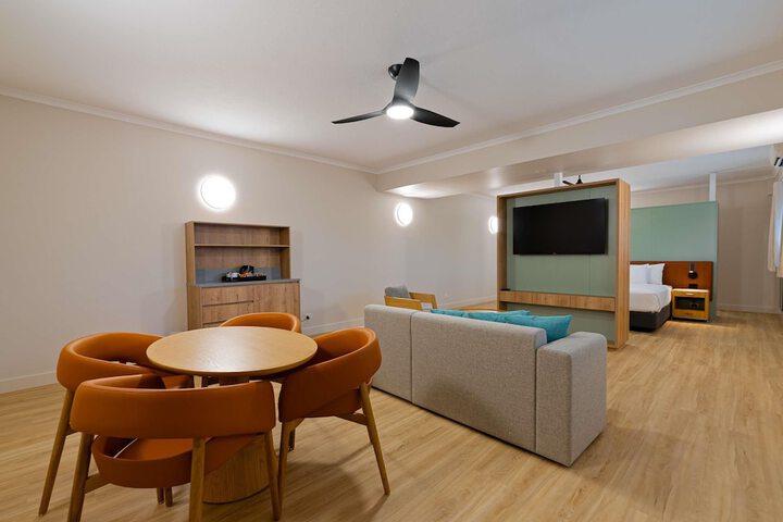Room 40 of 102