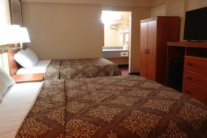 Standard Room, King or Two Doubles (1 of 7)