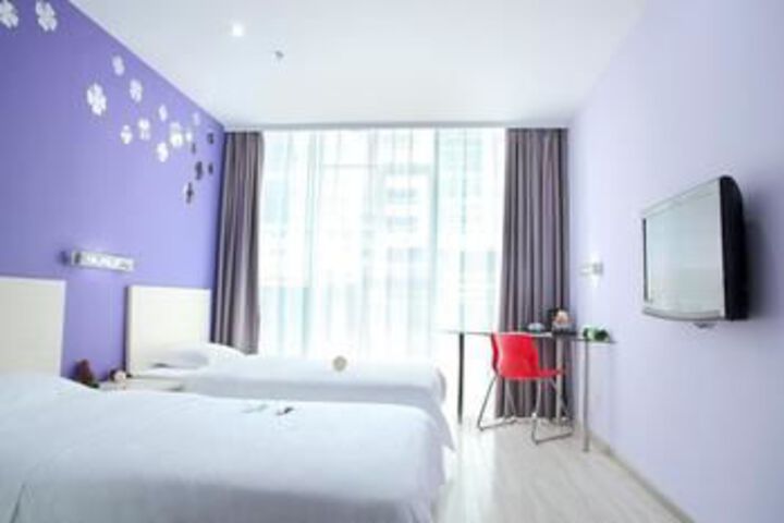 Room 16 of 38