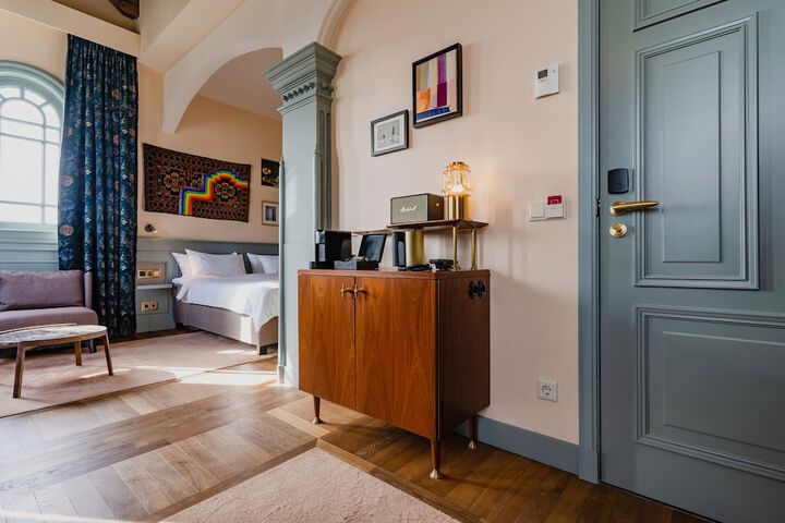 Room 21 of 239