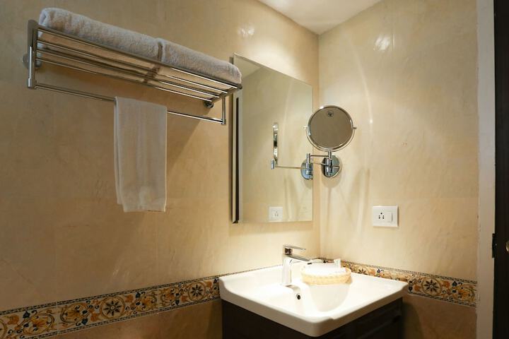 Room 25 of 53