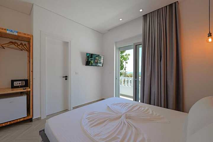 Room 10 of 141