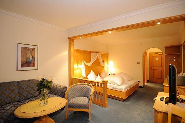 Room 7 of 19