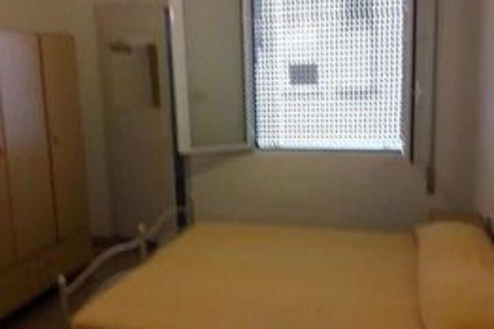 Room 7 of 16