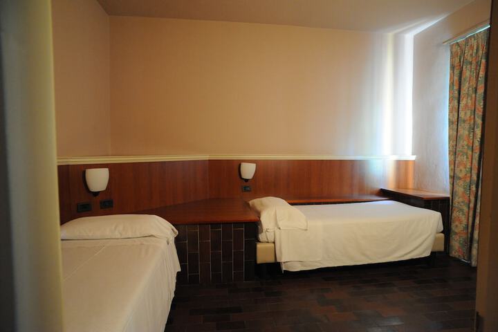 Room 15 of 22