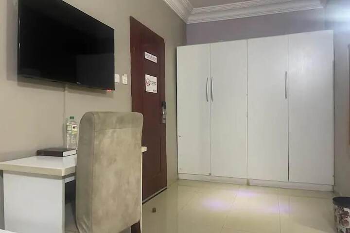 Room 19 of 76