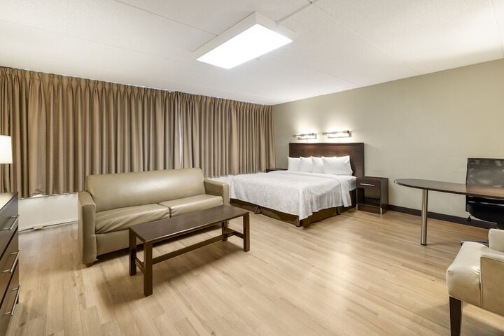 Premium King Bed (15 of 25)