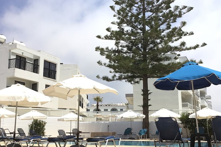 Hotel Pool