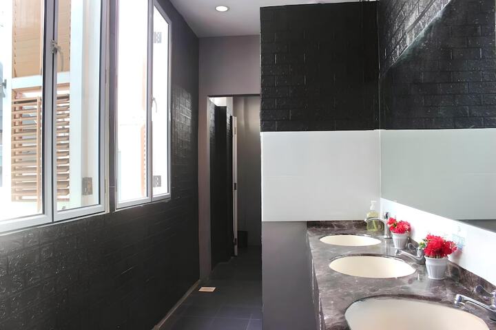 Room 6 of 22