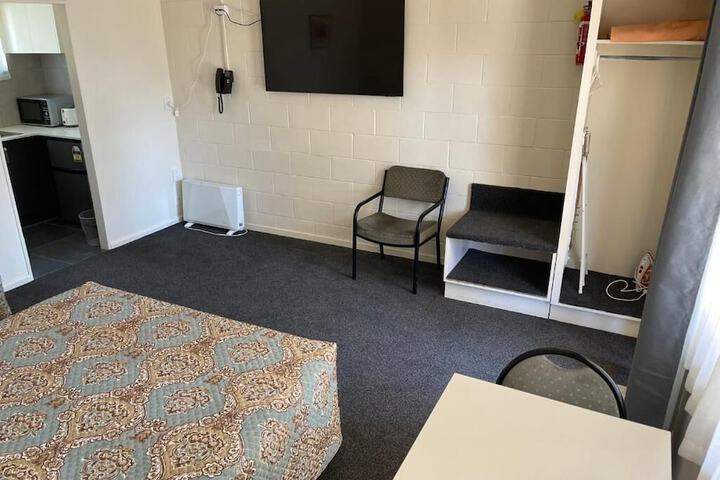 Room 6 of 34