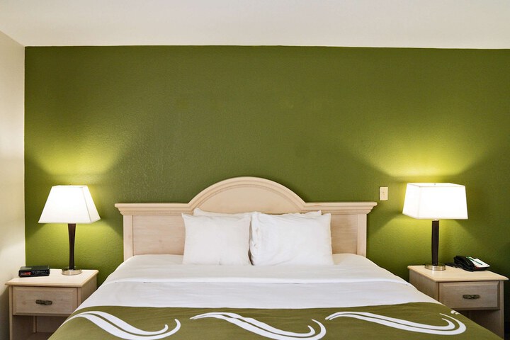 1 King Bed (11 of 12)