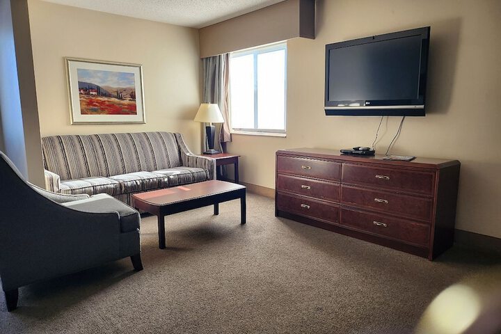 Double Deluxe King Bed (7 of 9)