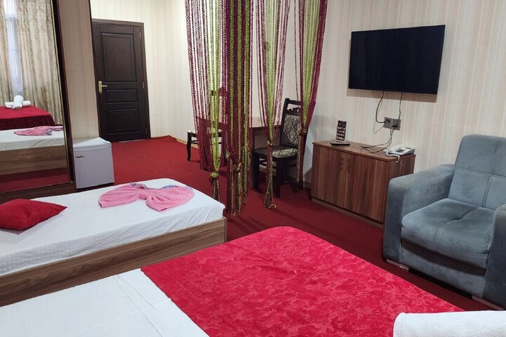 Room 93 of 105