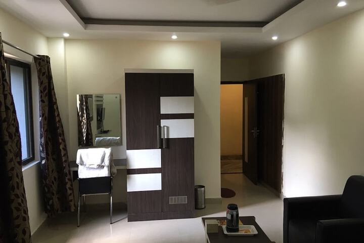 Room 5 of 8