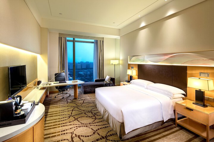 Room 27 of 80