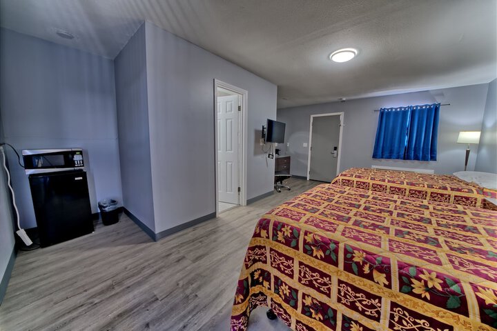2 Double Beds (6 of 11)