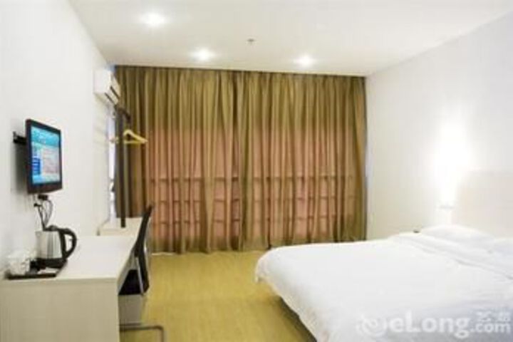 Room 17 of 34