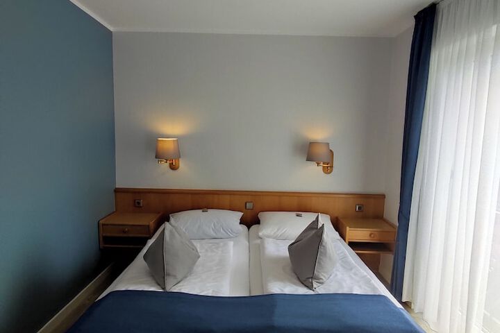 Room 28 of 67