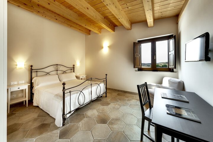 Room 6 of 24