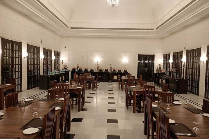 Dining 23 of 80