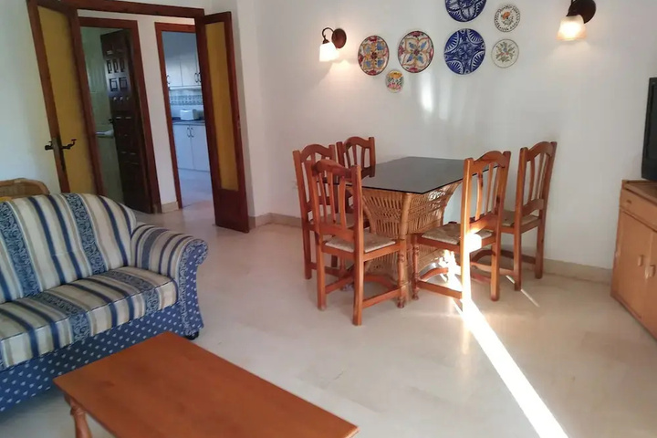 Room 4 of 12