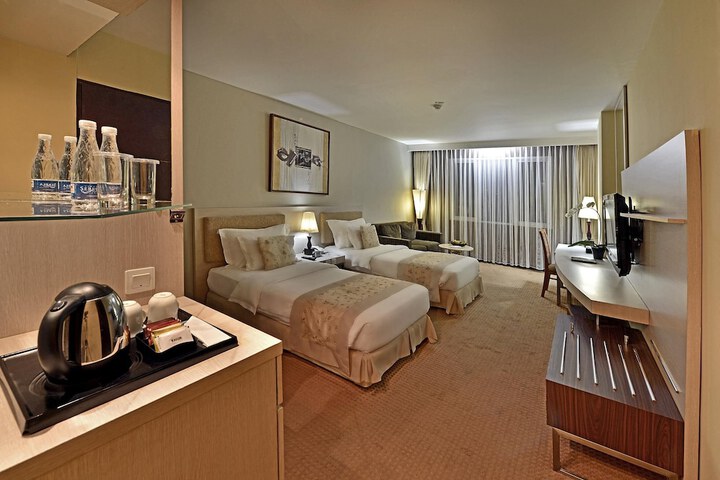 Room 13 of 35