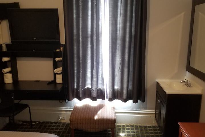 Standard Double Bed Shared Bathroom (5 of 17)