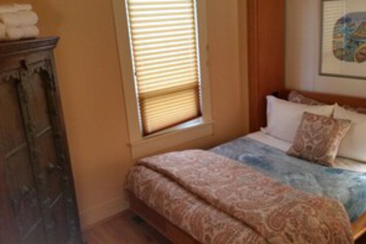 Room 6 of 17