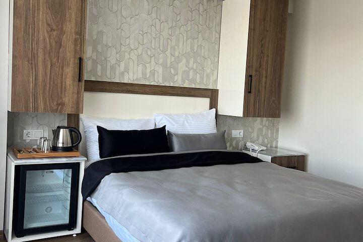 Room 6 of 20