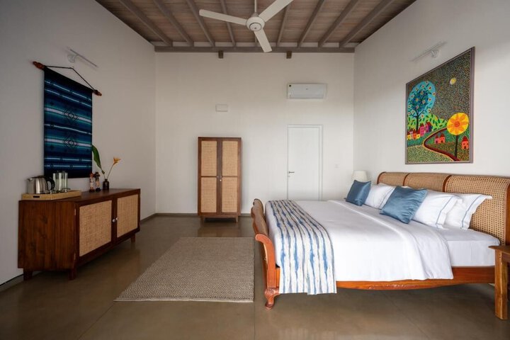 Room 16 of 44