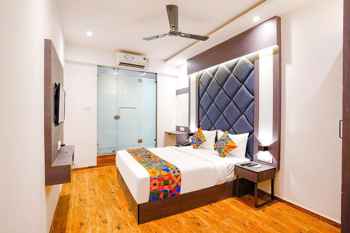 Room 9 of 33